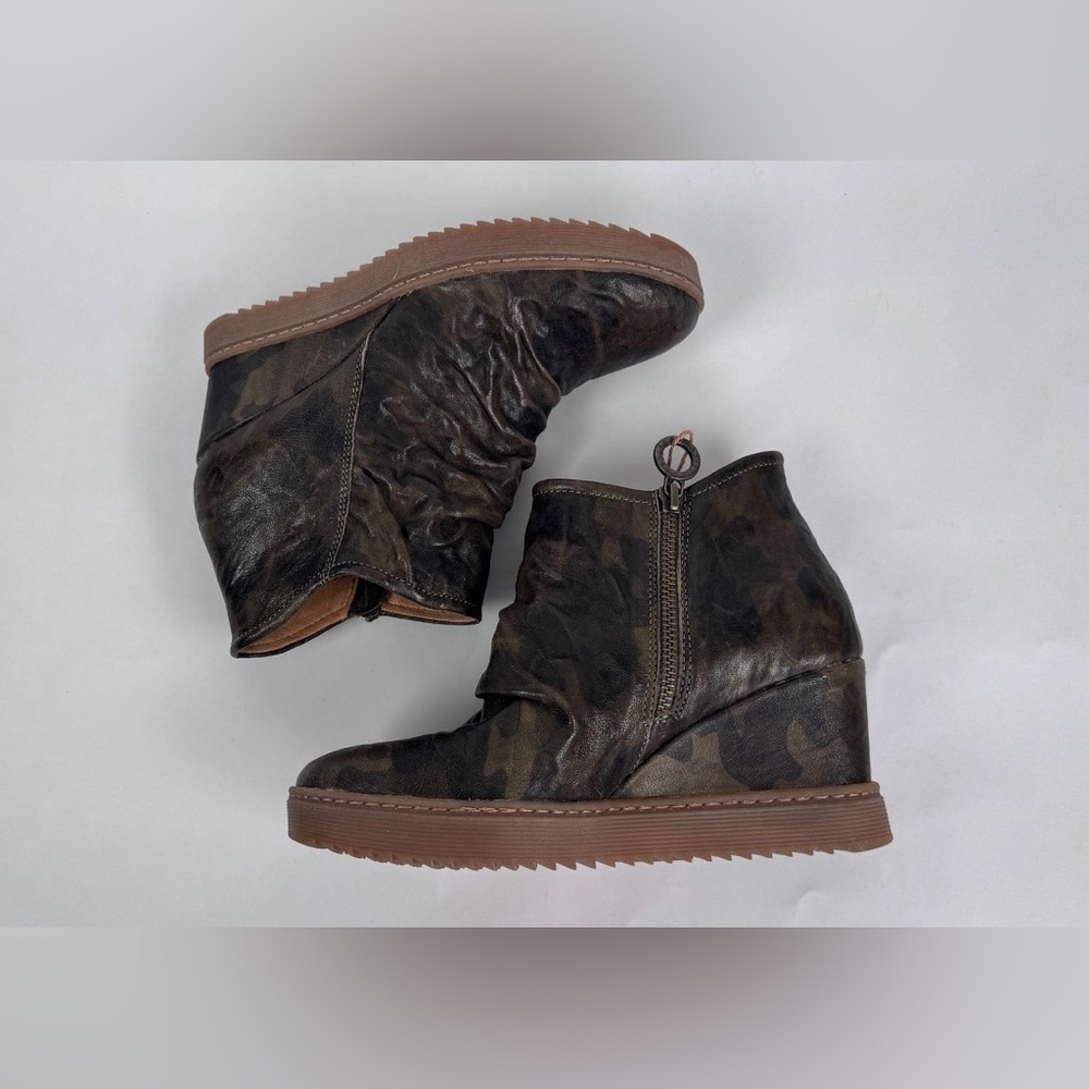 Sofft Siri Womens 8.5 Camo Leather Waterproof Wedge Ankle Boots NWOB - Picture 5 of 7
